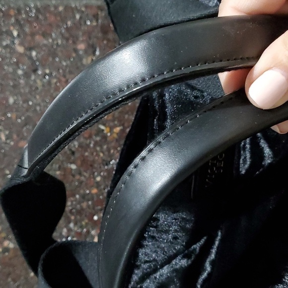 VICTORIAS SECRET BLACK LARGE VEGAN FAUX FUR TOTE BAG - Picture 7 of 10